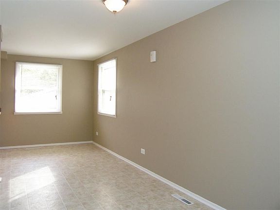 3rd image of 1620 Marlboro Cir