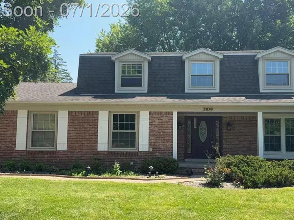 3874 Burkoff Dr, Troy, MI 48084