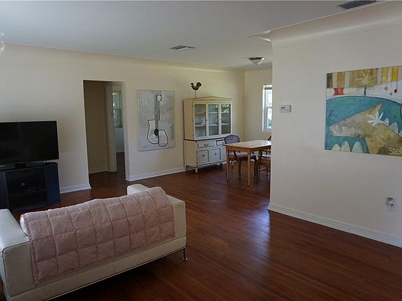 4th image of 115 N Saturn Ave