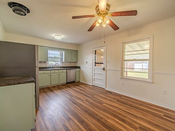 5th image of 55 Squaw St