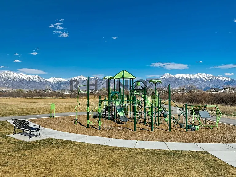 880 N Herman Dr — Photo 20