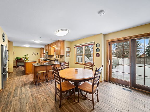 5th image of 1319 E Eton Dr