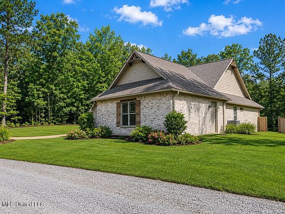 2nd image of 112 Laurelwood Trl