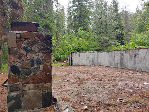 4th image of 22672 Alpine Dr
