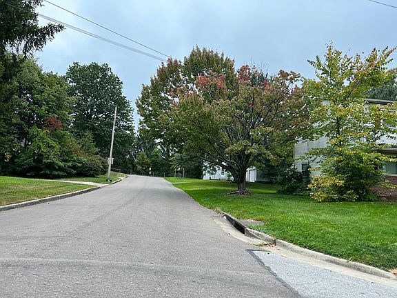 4th image of 834 Davies Ave