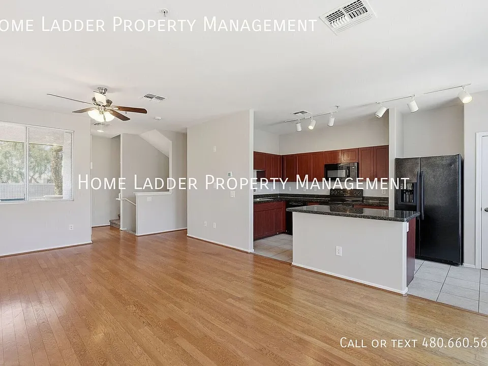 2450 W Glenrosa Ave #40