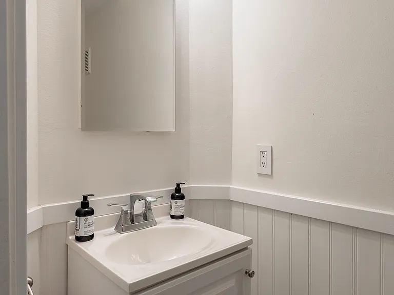 1404 Greenworth Pl — Photo 11