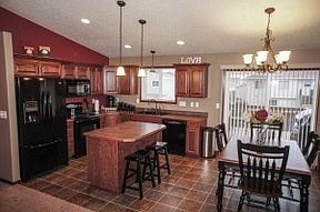 4th image of 4429 Newport Ln