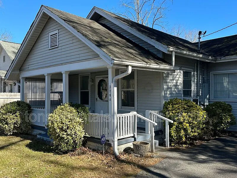 1 bed, 1.0 bath, $860 — Photo 3