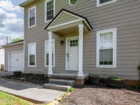 5th image of 624 Waterford Dr