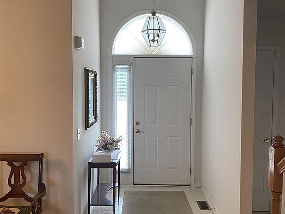 3rd image of 2501 Cherry Ln