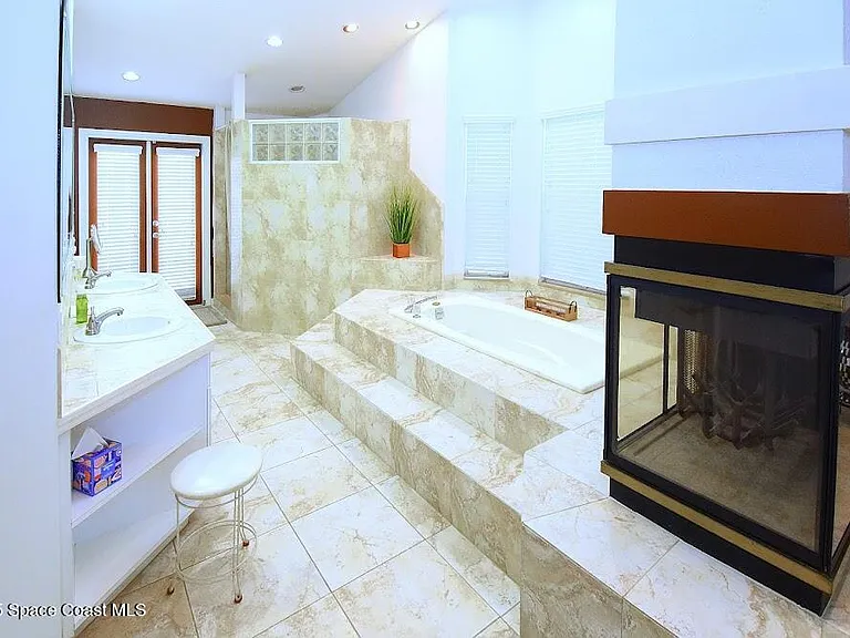 101 Island Grove Dr — Photo 26