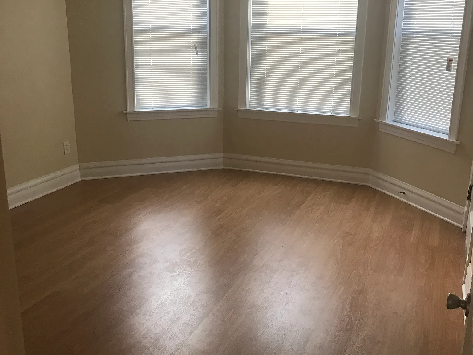1929 S 56th Ct — Photo 2