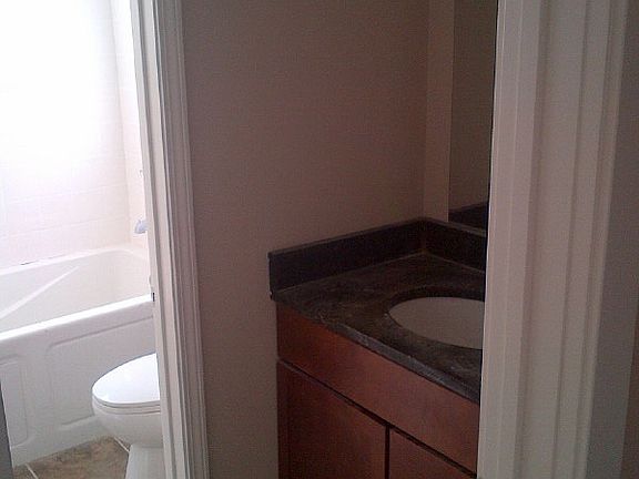 5th image of 6639 S Woodlawn Ave APT 1
