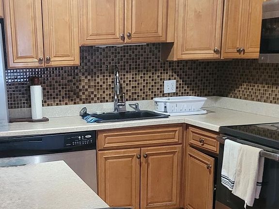 3rd image of 1 Chestnut Way Cir