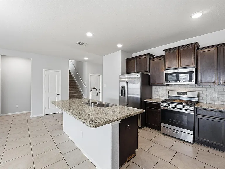 719 Longstreet Dr — Photo 27