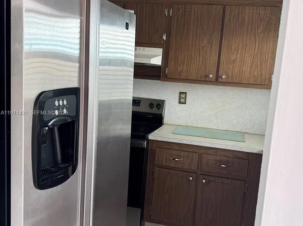 9041 Sunrise Lakes Blvd APT 303, Fort Lauderdale, FL 33322