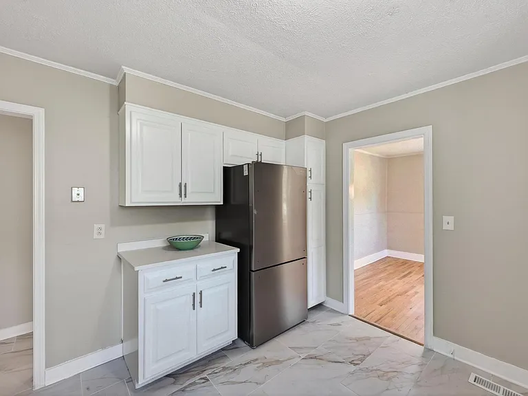 450 Williamsburg St — Photo 15