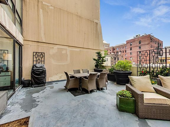 5th image of 3150 N Sheridan Rd APT 2A