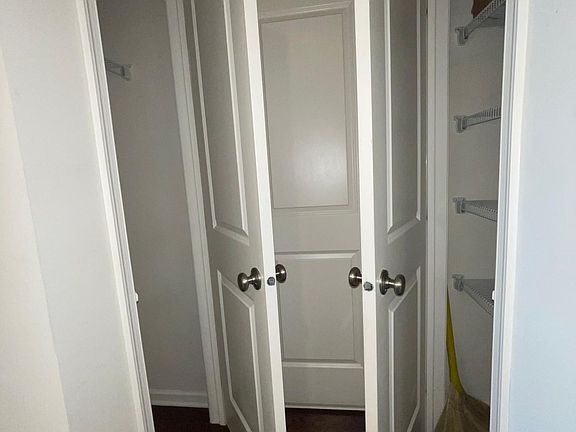 4th image of 22523 Norwalk Sq