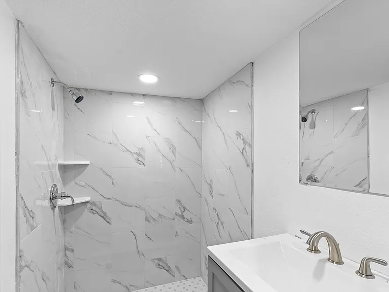 285 Aristides St — Photo 5