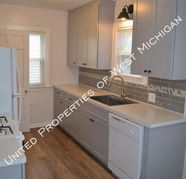 1125 Hoyt St SE — Photo 10