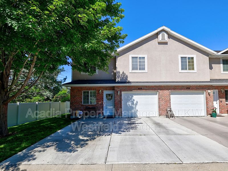1st image of 454 E Park Oak Pl #1