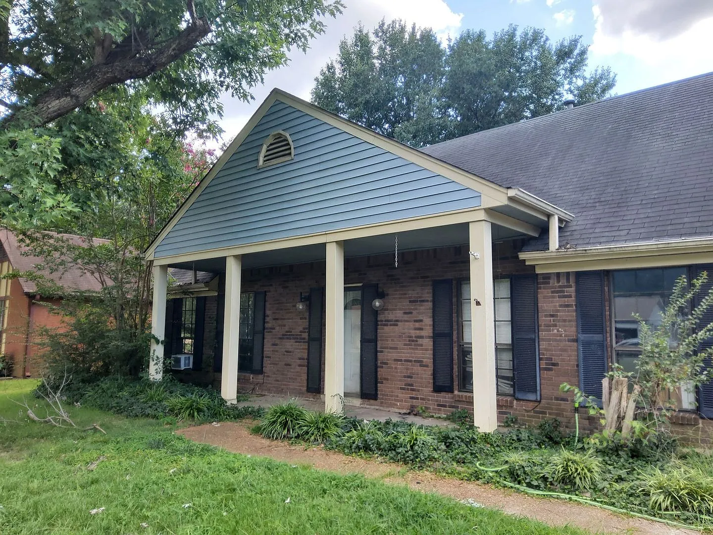 Welcome to 3915 Clover Hill Dr! — Photo 1