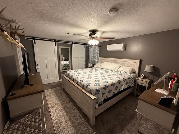 4th image of 3499 West Cres #394