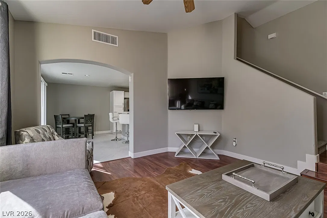 3 bed, 2.5 bath, 1284 sqft, $2,999 — Photo 3