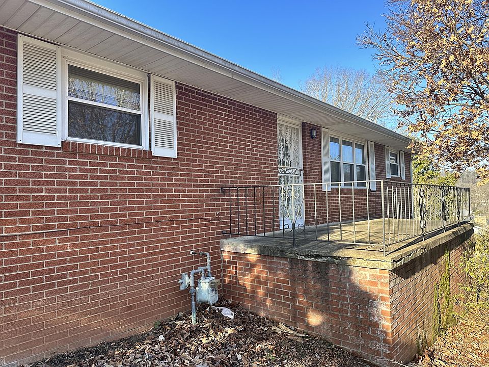 1st image of 817 Hillcrest Dr
