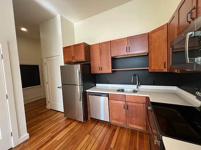 2 bed, 1.5 bath, 1008 sqft, $2,500 — Photo 2