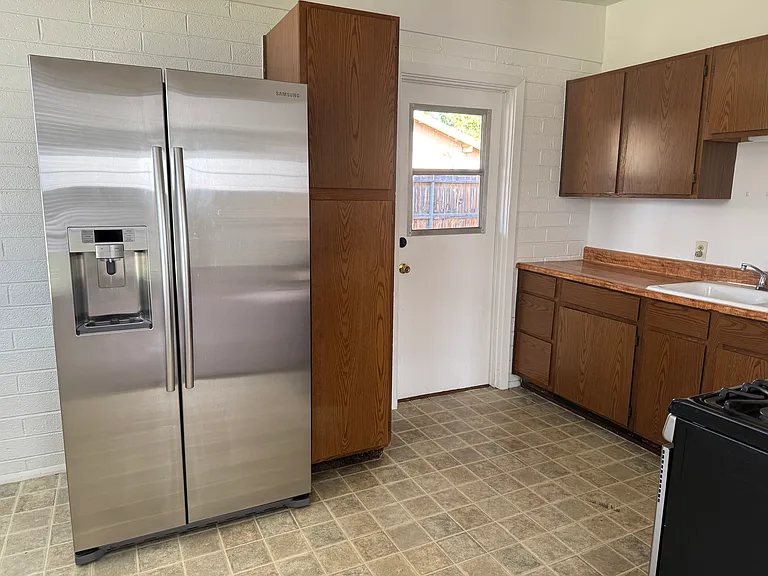 1613 S Farmer Ave — Photo 14