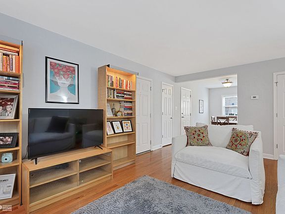5th image of 2918 W Berwyn Ave #1