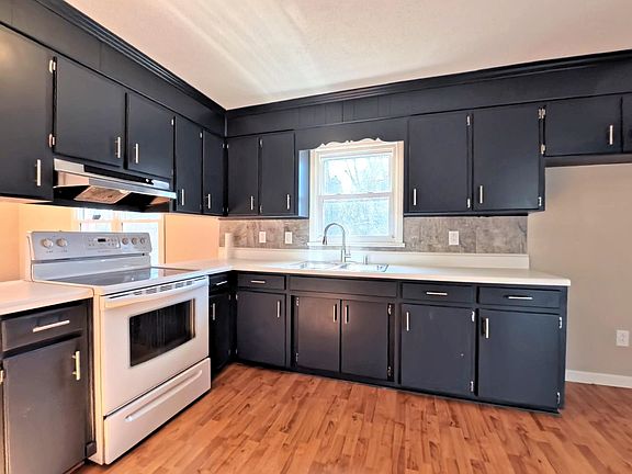 4th image of 1202 Brookwood Dr