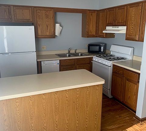 3rd image of 115 Beachway Dr APT D