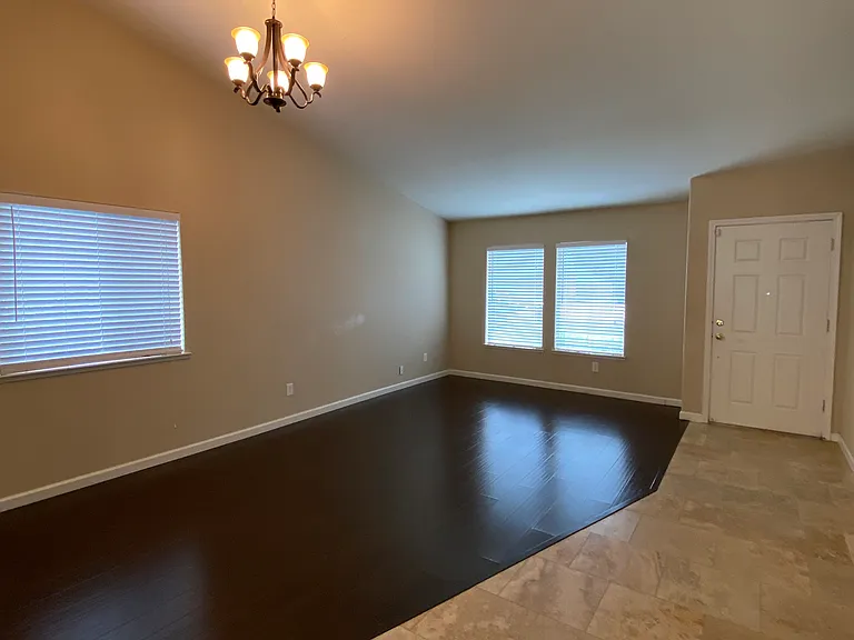 1509 Lathwell Way — Photo 2