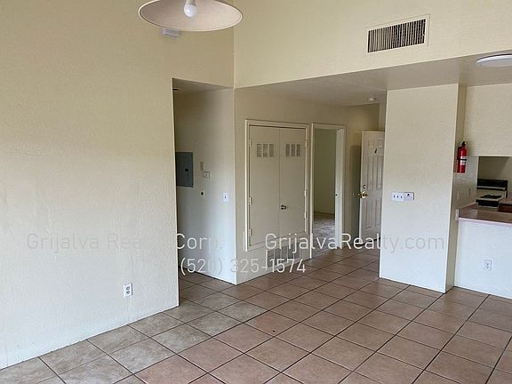 4th image of 310 W Delano St APT 4