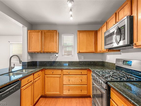 5th image of 9091 Hombard Ave