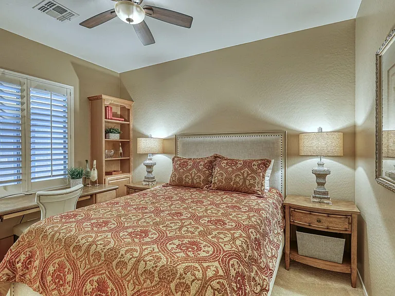 Second Bedroom w/Queen Bed