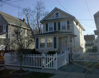 56 Veltman Ave, Staten Island, NY, 10302