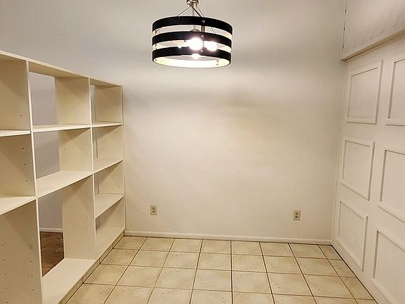 4th image of 2117 W Missouri Ave