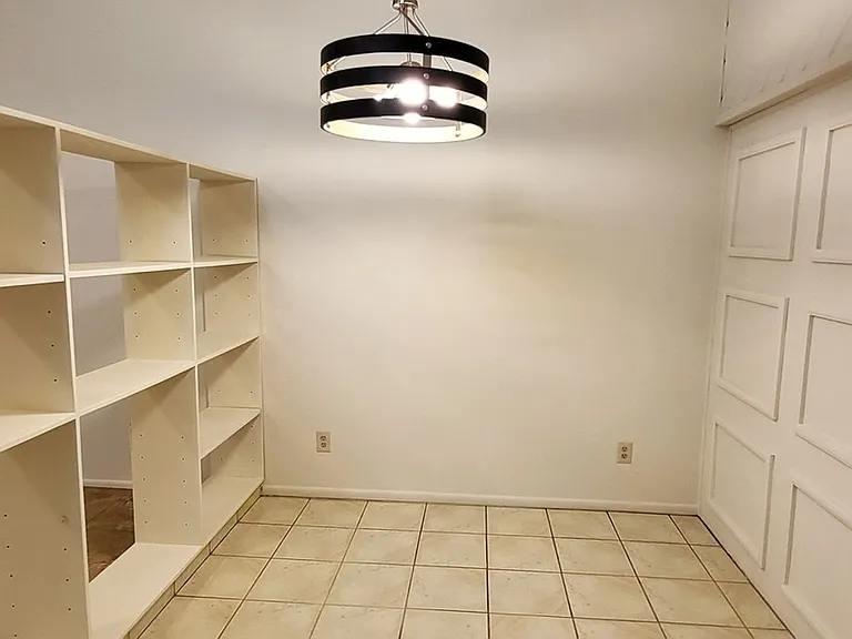 2117 W Missouri Ave — Photo 4