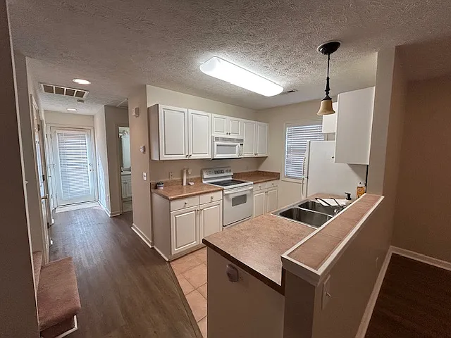 110 Perkins Pl — Photo 5