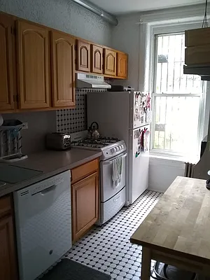 Rented by Pier 12 Real Estate | media 17