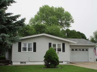 1716 Parkway Dr, Burlington, IA 52601
