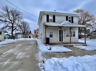 720 County St, Ridgeway, IA 52165
