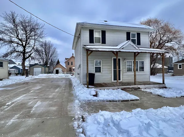 720 County St, Ridgeway, IA 52165