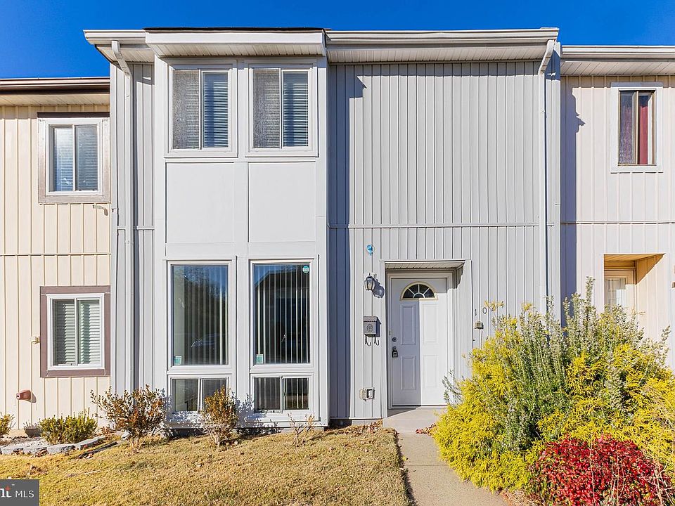 1st image of 1024 Queens Ct
