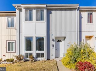 1024 Queens Ct, Herndon, VA 20170